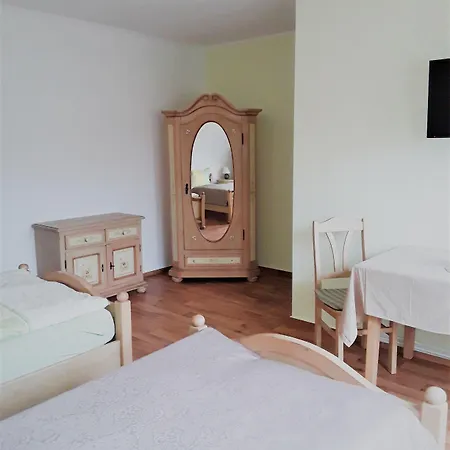 Lee Zen Πανσιόν