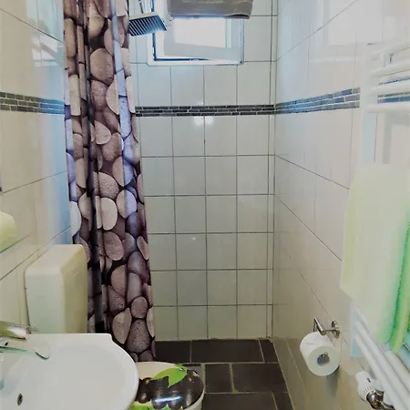 Lee Zen Πανσιόν